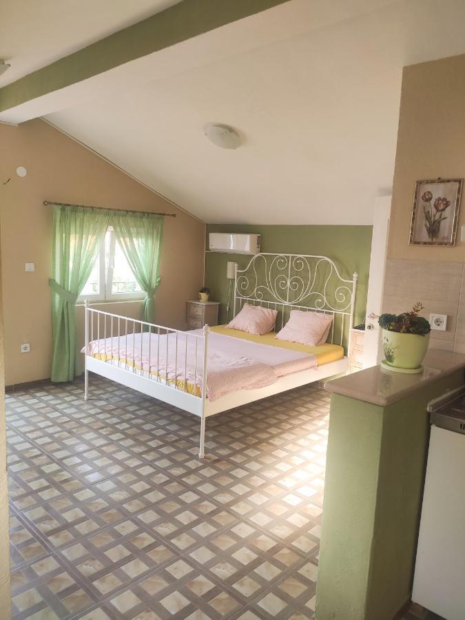 Studio Apartments Krasici Tivat Bilik gambar