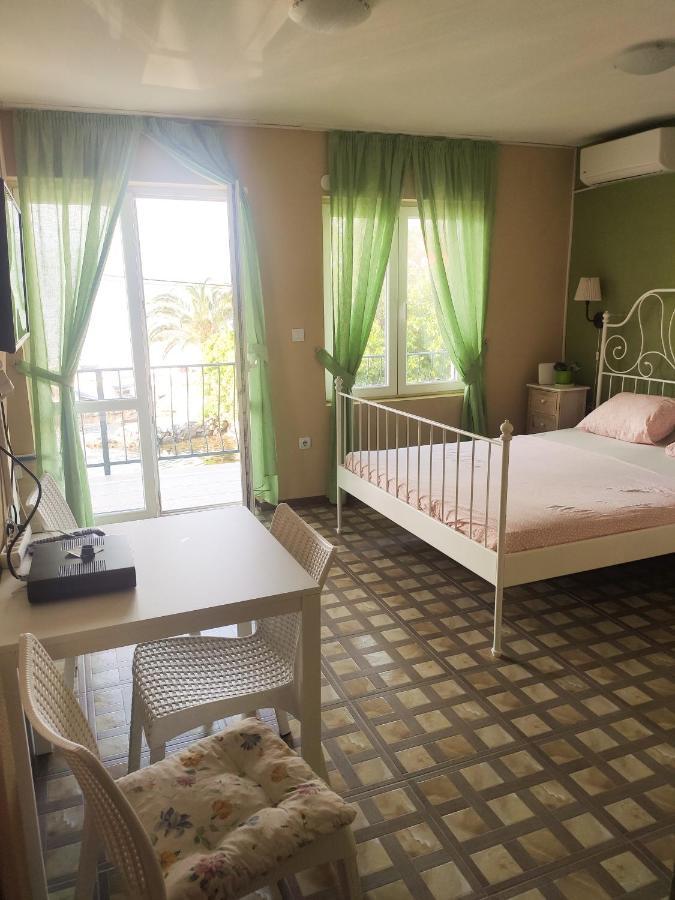 Studio Apartments Krasici Tivat Bilik gambar